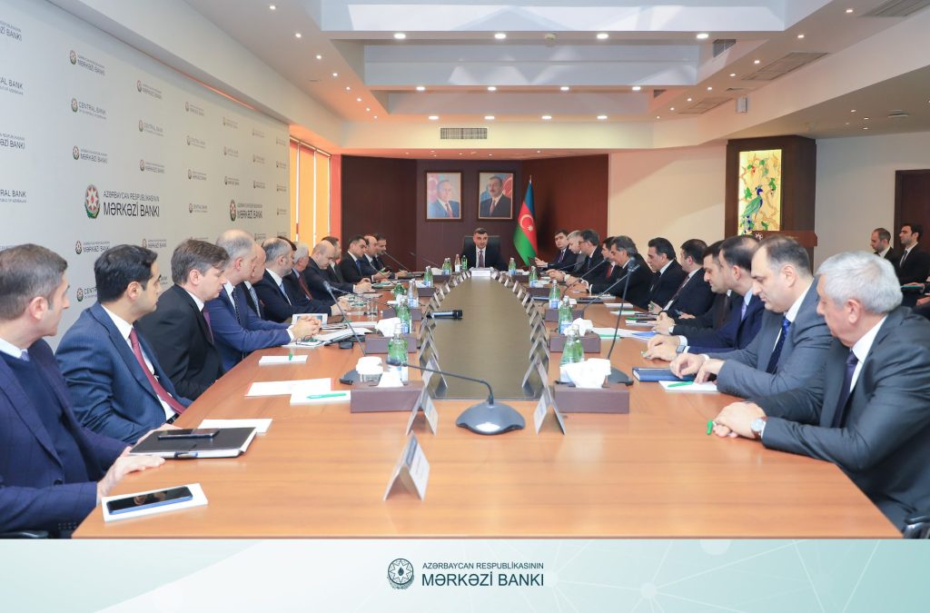 Mərkəzi Bankın sədri Taleh Kazımov kommersiya banklarının rəhbərləri ilə görüşüb