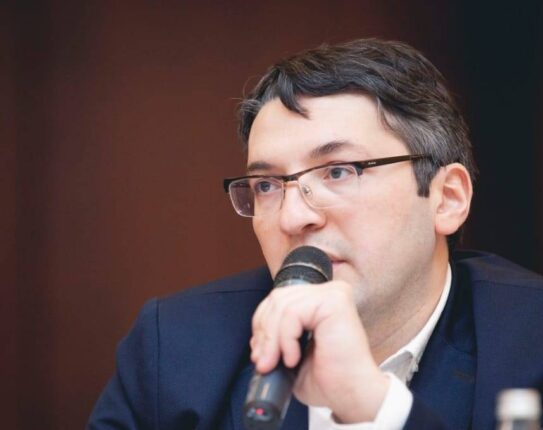 “Card-to-Card” ‘məliyyatları məhdudlaşarsa, nağdsız dövriyyənin 87%-dən 49%-ə enməsinin qarşısını necə almaq olar?-Tamerlan Rüstəmovdan açıqlama