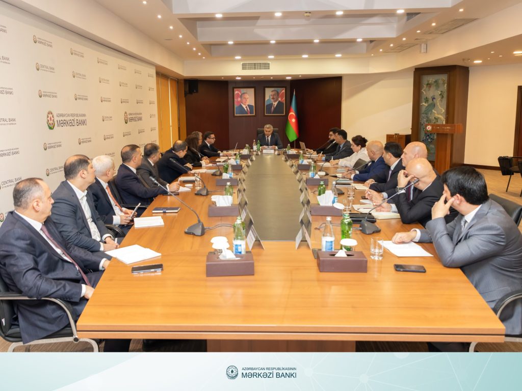 Mərkəzi Bankın Baş Direktoru Fuad İsayev BOKT rəhbərləri ilə bank olmayan kredit sektorunun inkişafı və sağlamlaşdırılması məsələlərini müzakirə edib