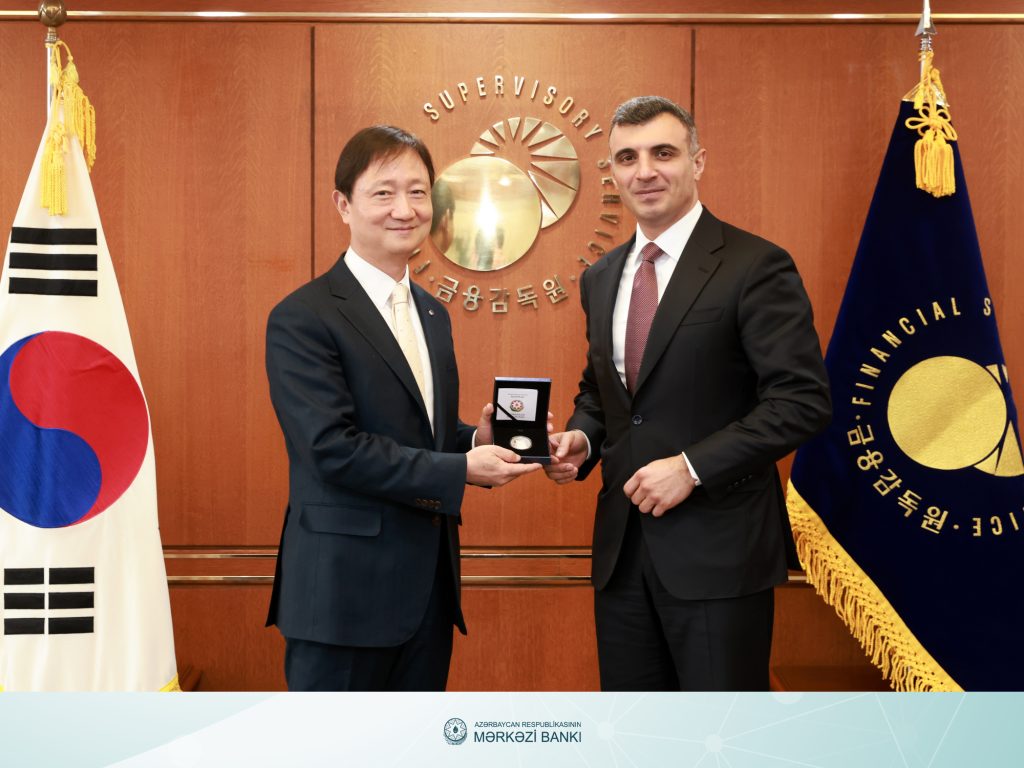 Mərkəzi Bankın sədri Taleh Kazımov Koreyada Koreya Maliyyə Nəzarət Xidmətinin rəhbəri ilə görüşüb