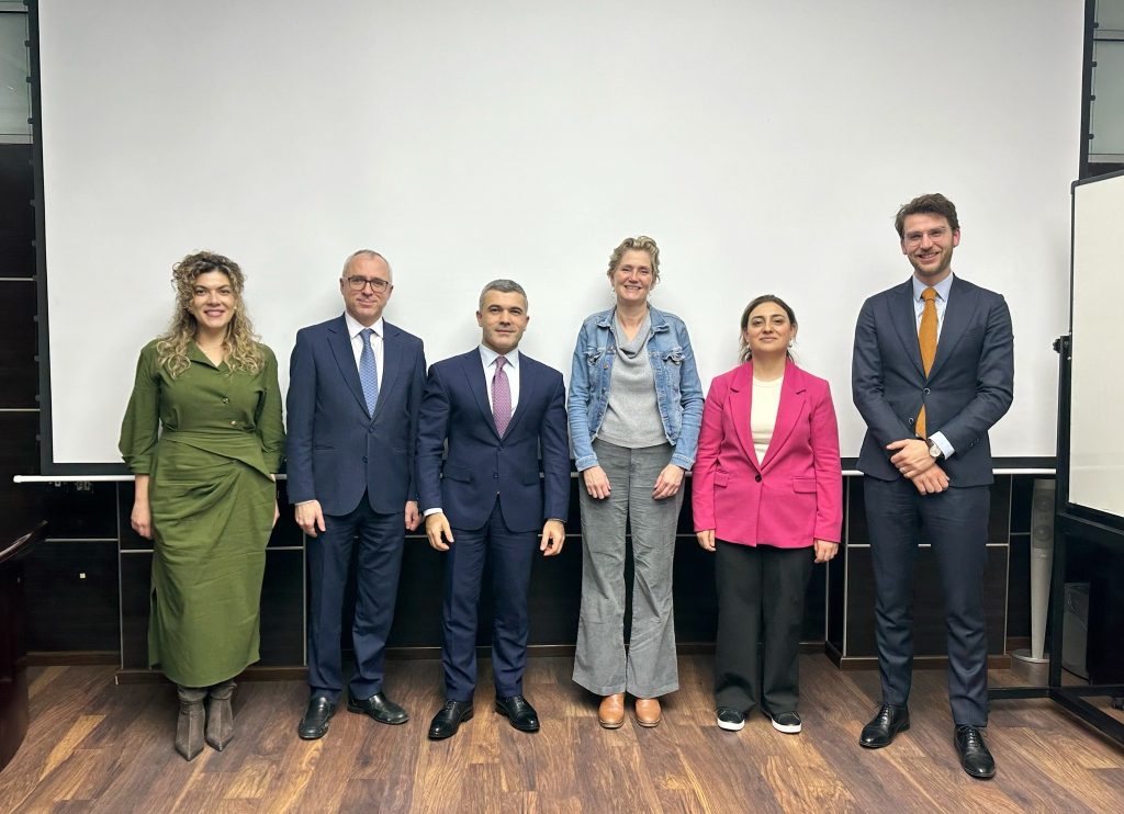 Bank Respublika-nın rəhbərliyi Niderlandın yeni təyin olunmuş səfiri ilə Azərbaycanın əlverişli investisiya mühiti və xarici investorlar üçün yaradılan imkanlar müzakirə olunub