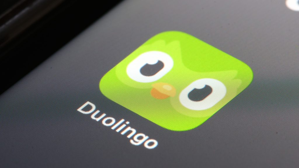 Duolingo səhmləri 14%, illik müqayisədə isə 75% ucuzlaşıb. Dil öyrənmə tətbiqi süni intellekt rəqibləri tərəfindən çökdürülür.