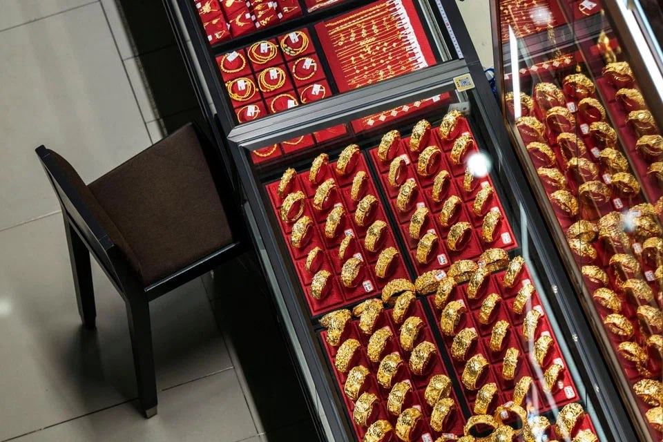 Qızılın qiyməti 4400 dollardan aşağı düşdü- aşağı qiymətə satış dalğası 4-cü həftədir ki, davam edir