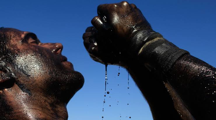 Neft qiymətlərində kəskin artım: Fyuçerslər 97 dolları keçdi