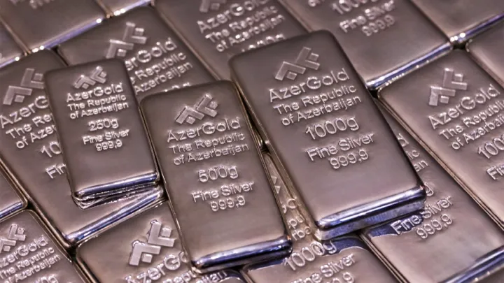 “AzerGold” gümüş külçələrin qiymətlərini açıqladı: 1 kiloqramlıq külçə 5 min manata satılır